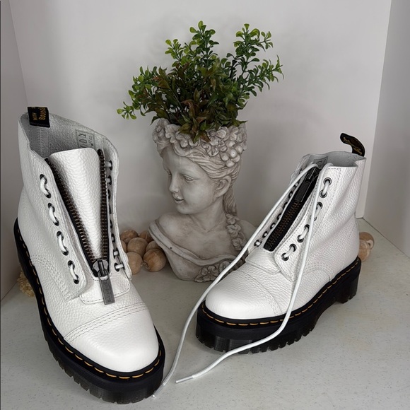 Dr. Martens Sinclair Platform Bootie (Women) Sz 8 NWOB - Picture 2 of 15